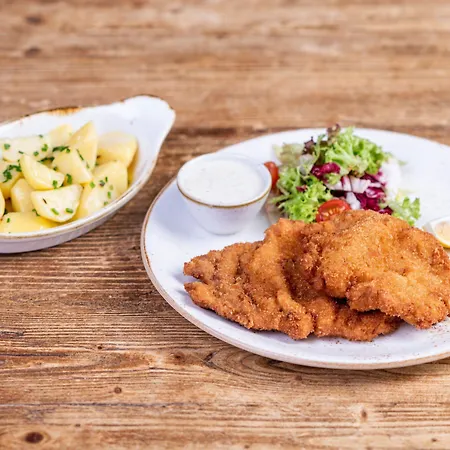 Courtyard By Marriott Otel