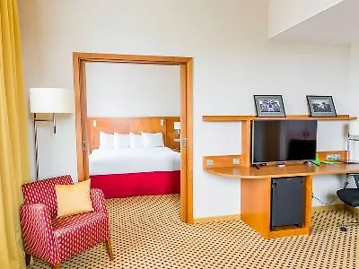 فندق Courtyard By Marriott 4*