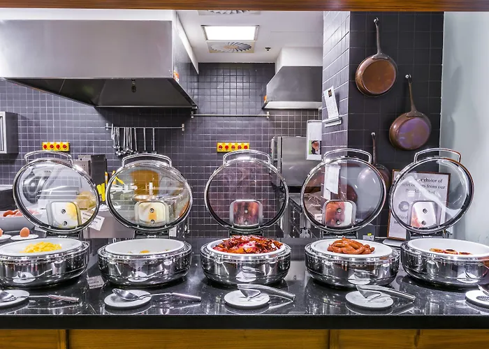Courtyard By Marriott Hotell 4*