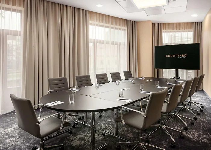 Courtyard By Marriott Hotell 4*
