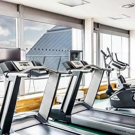 Courtyard By Marriott Hotell 4*