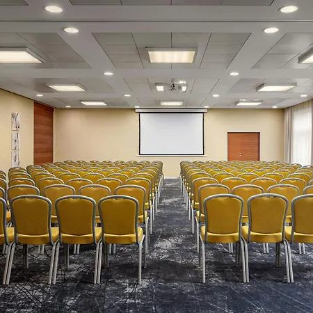 Courtyard By Marriott Hotel