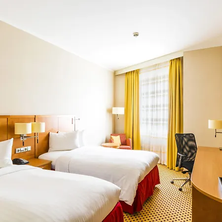 Courtyard By Marriott Hotell